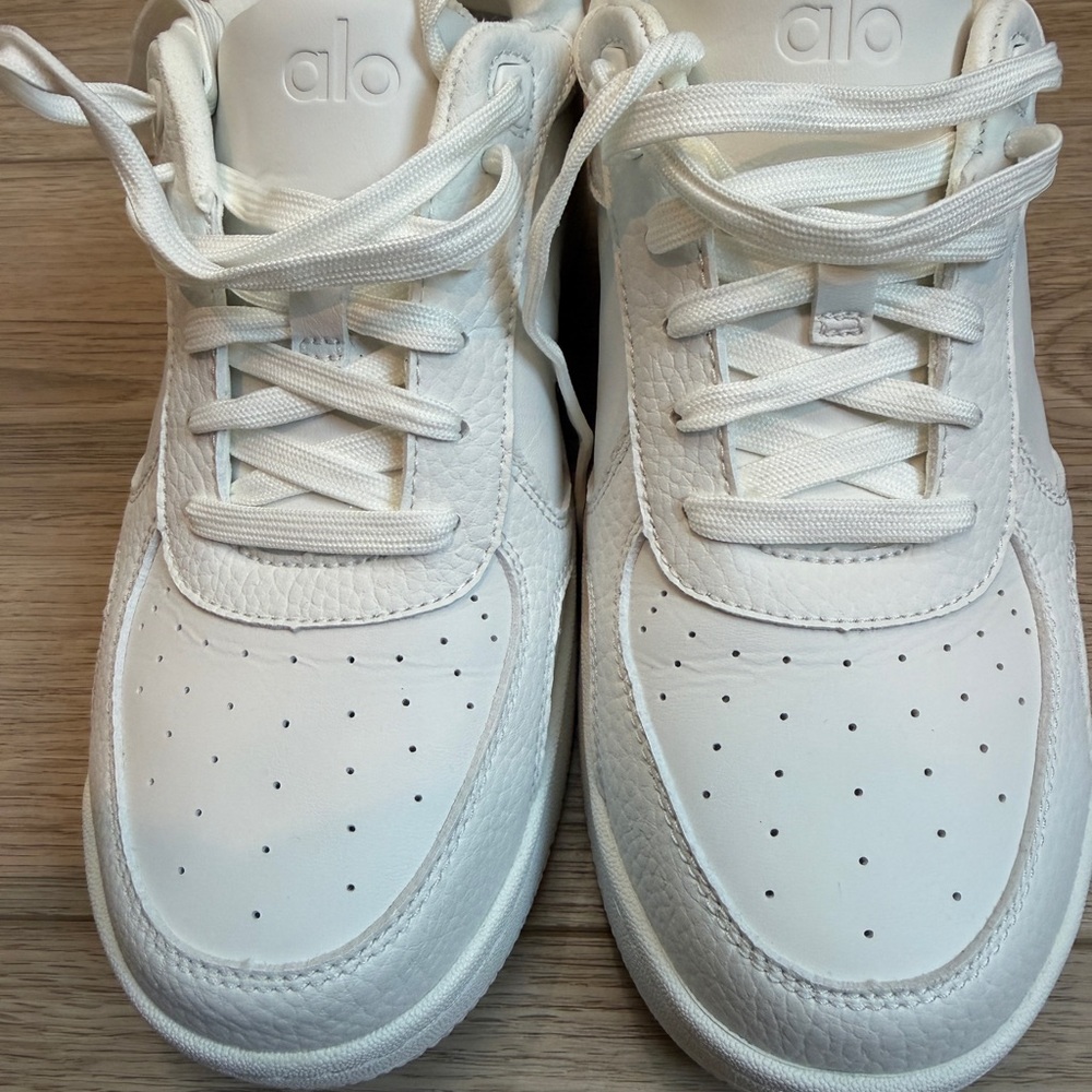 ALO Yoga Women's White Lace-Up Sneakers - Picture 5 of 7